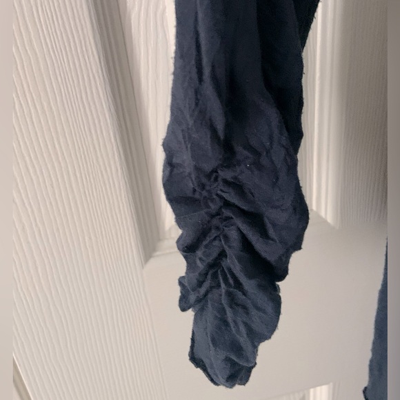 Awesome lightweight flowy dark navy cotton top - Picture 4 of 8